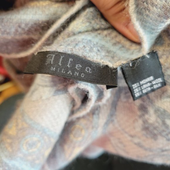 Pale Blue Silk Wool blend Wrap/Shawl in Blue and Grey Paisley Print - Picture 3 of 6